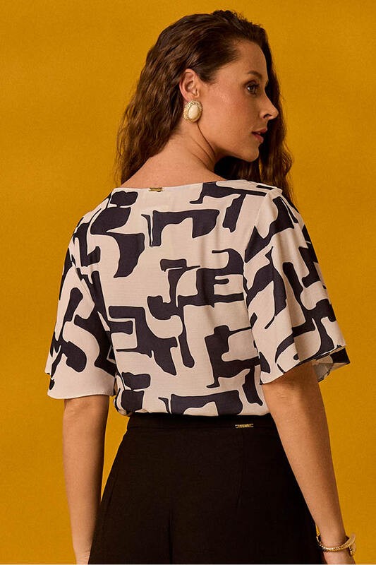 Blusa Semicropped Com Mangas Amplas
