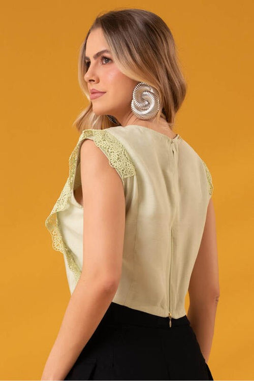 Carregar imagem 1 na visualização da galeria. Blusa Cropped Com Aplicacao De Renda
