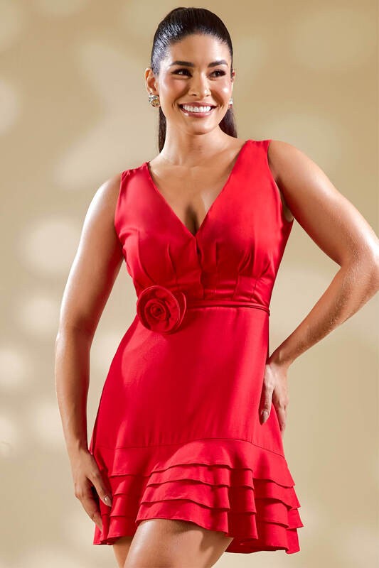 Vestido  Curto Com Decote Profundo