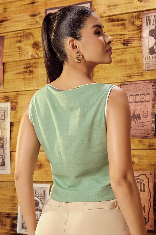 Blusa Regata Com Trabalho De Vieses Na Lateral