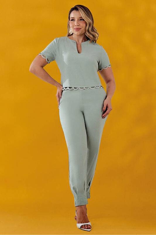 Conjunto De Blusa E Calca Com Detalhes Vies