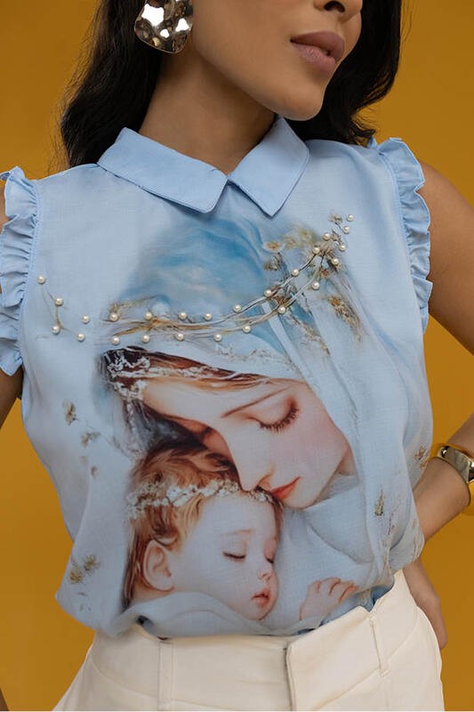 Blusa Regata Com Gola E Perolas