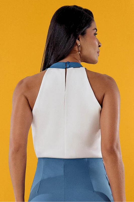 Blusa Cavada Com Gola Alta
