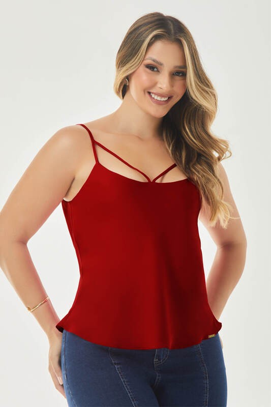 Blusa Com  Detalhe De Vies No Decote