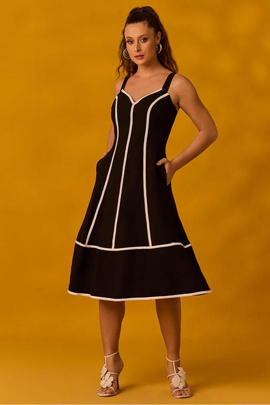Vestido Midi Com Vieses  Contrastantes