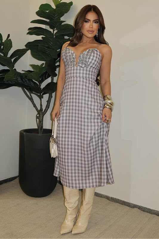 Vestido Midi Com Bordado Busto