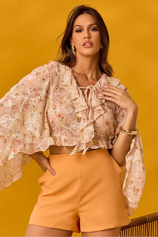 Conjunto De  Blusa Com Babados E Short Curto