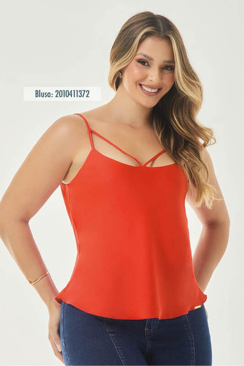 Carregar imagem 1 na visualização da galeria. Blusa Com  Detalhe De Vies No Decote