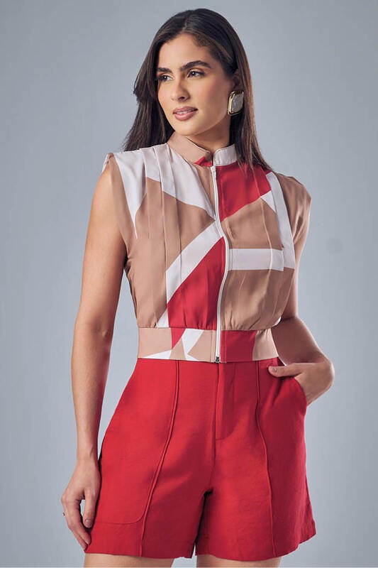 Conjunto De Blusa Com Pregas E Bermuda