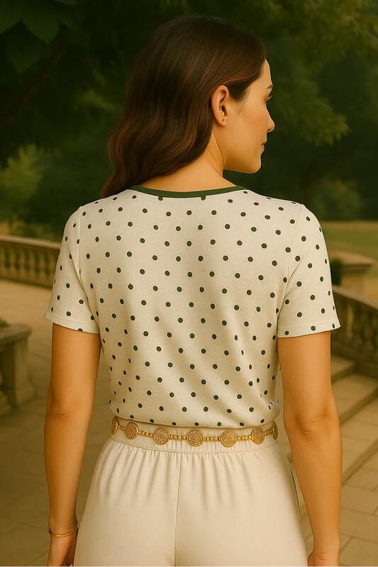 Blusa Baby Look Com Detalhe No Decote