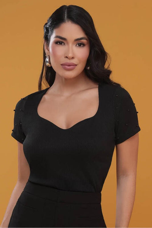 Carregar imagem 1 na visualização da galeria. Blusa Baby Look Malha Com Decote Modelado