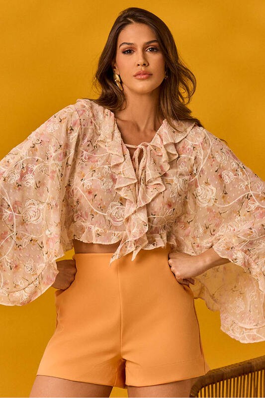 Conjunto De  Blusa Com Babados E Short Curto