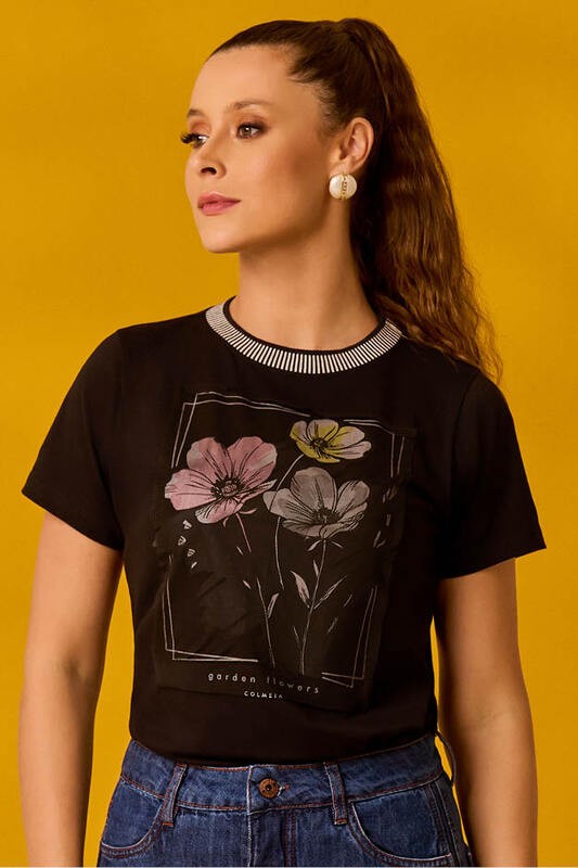 Blusa Tshirt Preta Com Aplicacao Tule