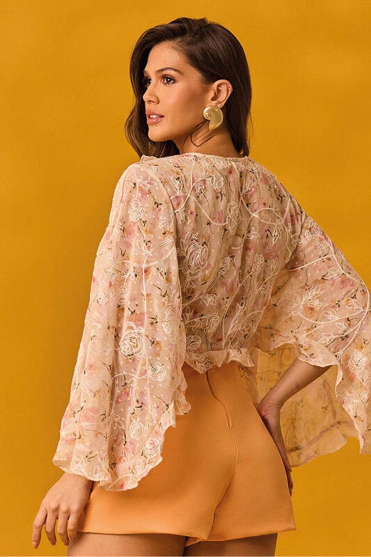 Conjunto De  Blusa Com Babados E Short Curto