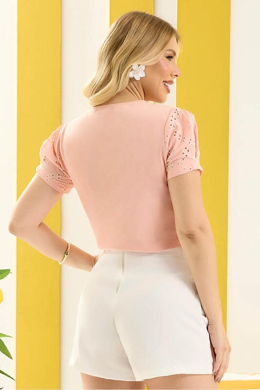 Short Com Vivos E Recortes