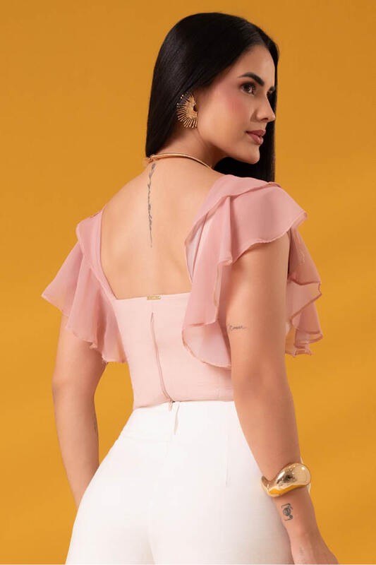 Blusa Com Babados E Bico