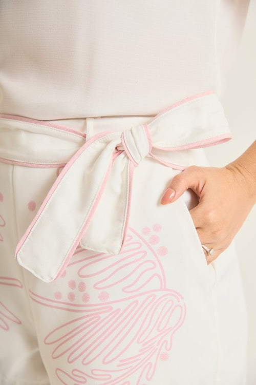 Carregar imagem 1 na visualização da galeria. Conjunto De Blusa E Short Com Detalhes De Vieses