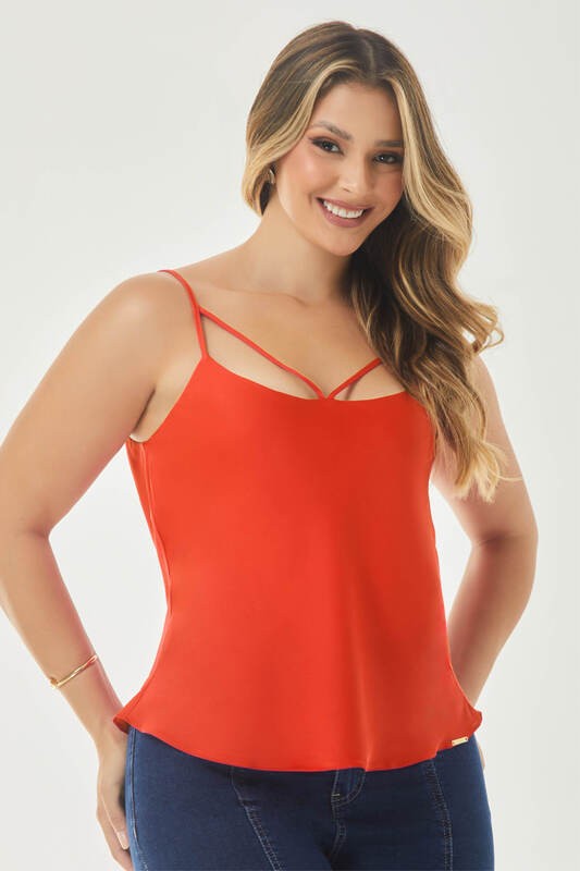 Blusa Com  Detalhe De Vies No Decote