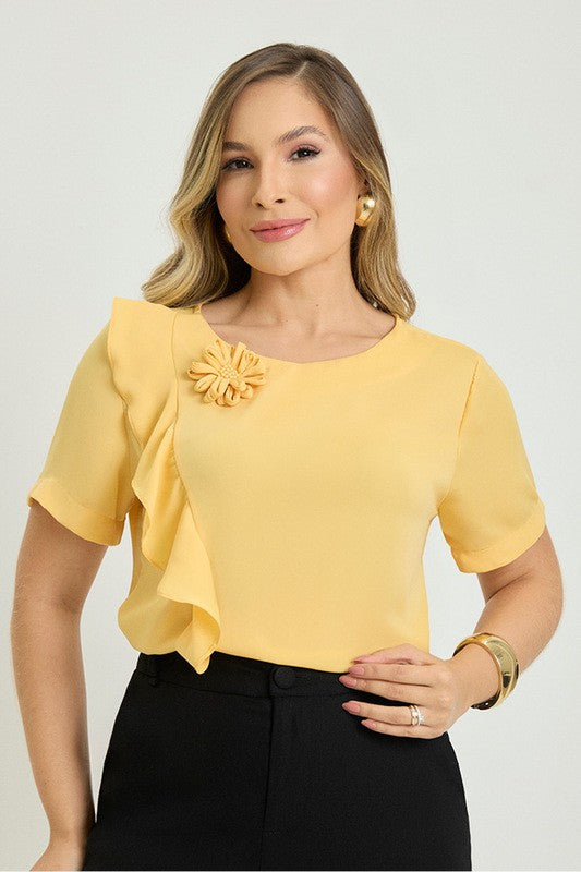 Blusa Com Babado E Flor Aplicada