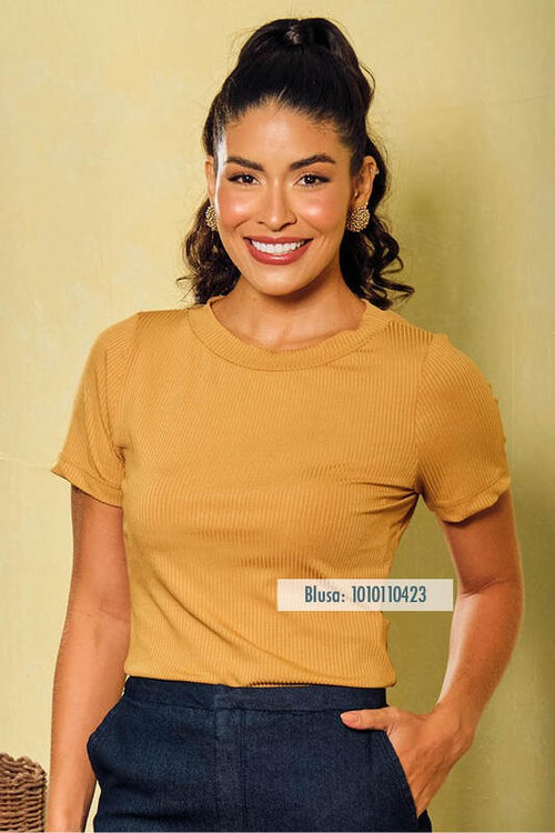 Carregar imagem 1 na visualização da galeria. Blusa Baby Look Com Detalhe Punho