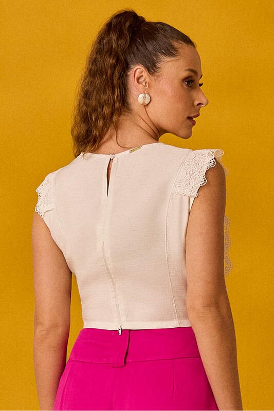 Blusa Cropped Com Aplicacao De Renda
