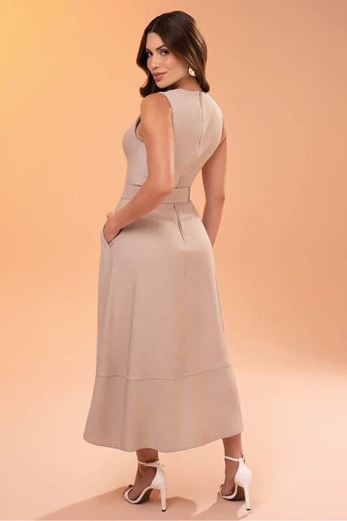 Carregar imagem 1 na visualização da galeria. Vestido Midi Cavado Com Cinto