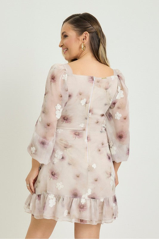 Vestido Plano Curto Com Manga Longa E Babado