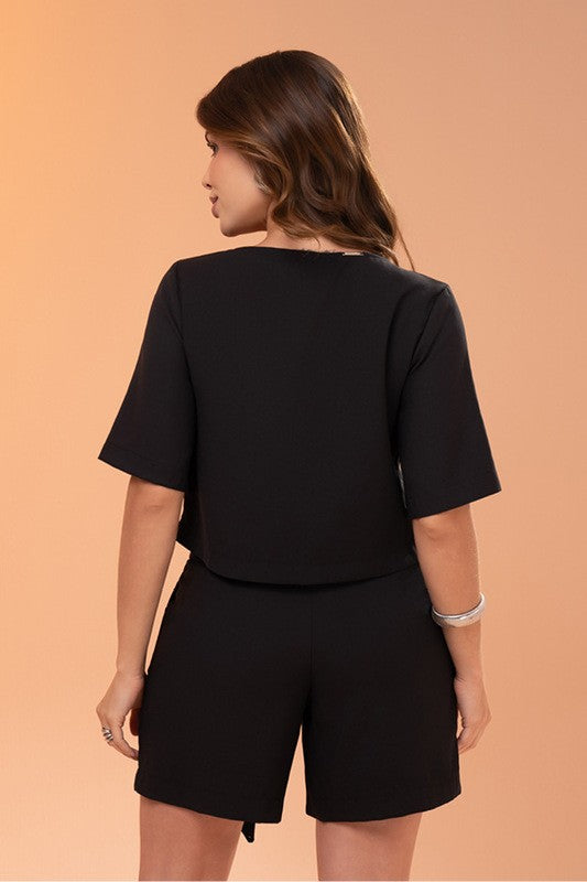 Conjunto Blusa Cropped Com Pesponto E Bermuda