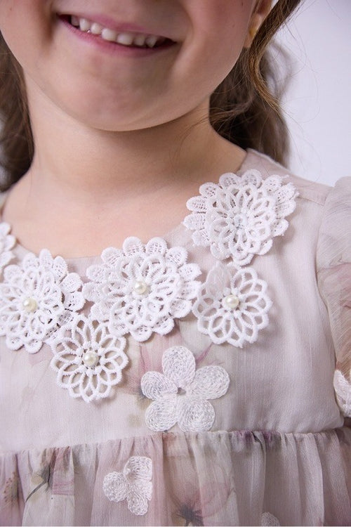 Carregar imagem 1 na visualização da galeria. Vestido Plano Infantil Com Aplicacoes Flores E Perolas