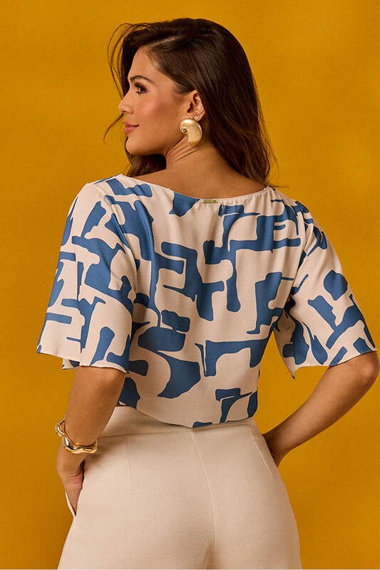 Blusa Semicropped Com Mangas Amplas