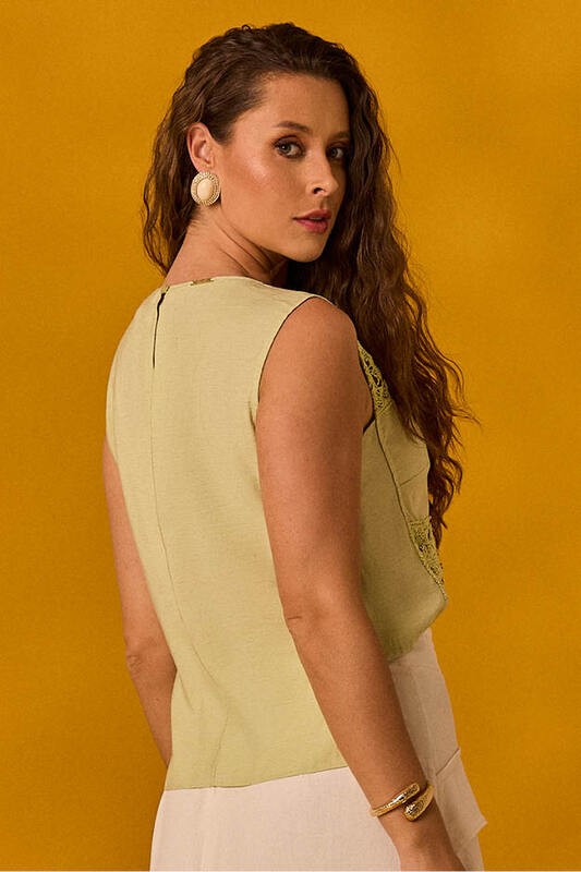 Blusa Alongada Com Recortes