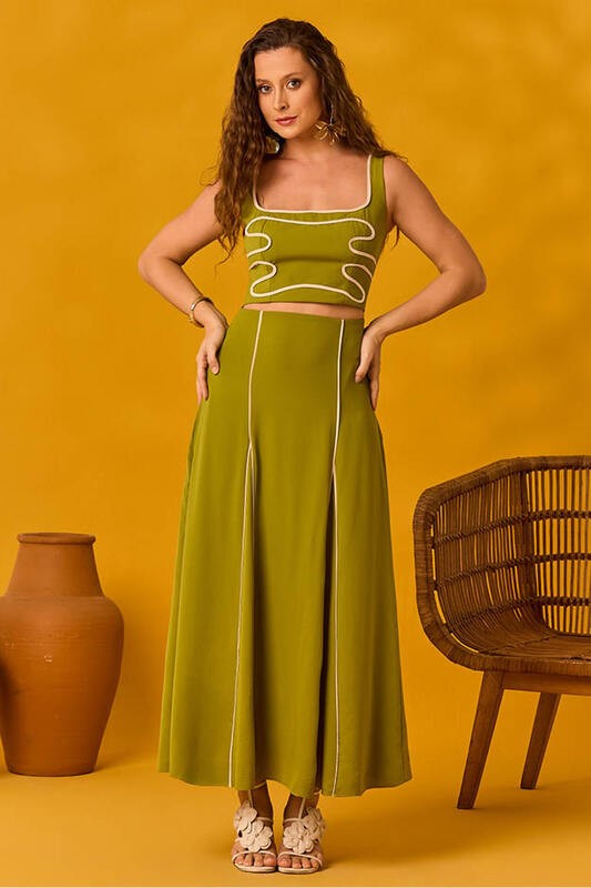 Conjunto Blusa Com Vies Aplicados E Saia Cropped